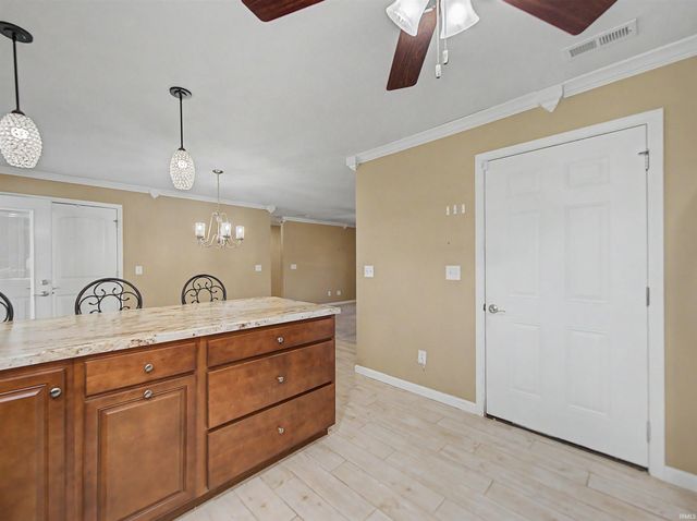 526 S Eighth Avenue, Haubstadt, IN 47639