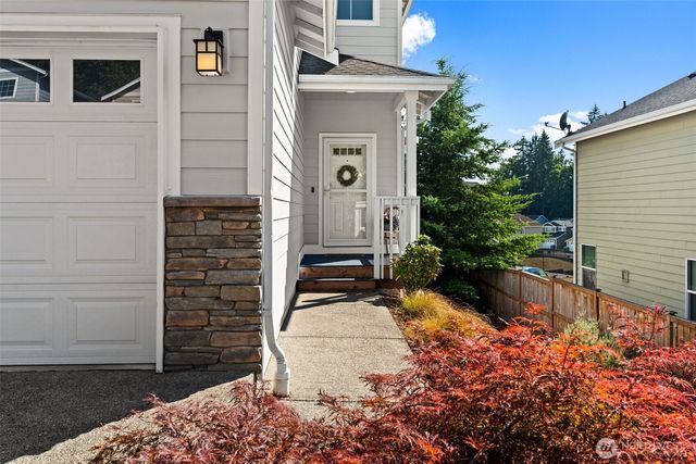 736 Freedom Court SE, Port Orchard, WA 98366