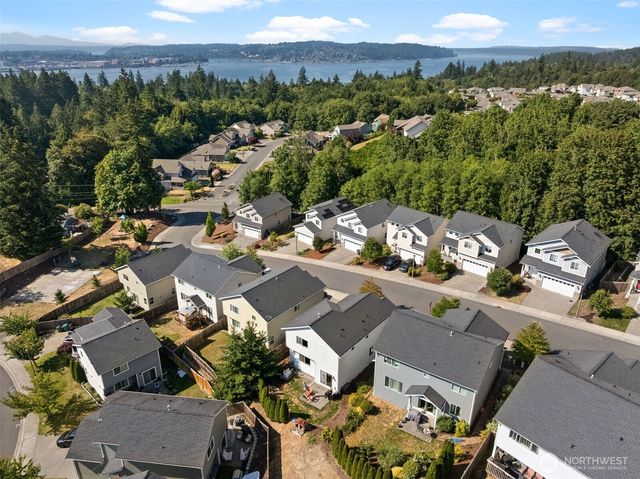 736 Freedom Court SE, Port Orchard, WA 98366