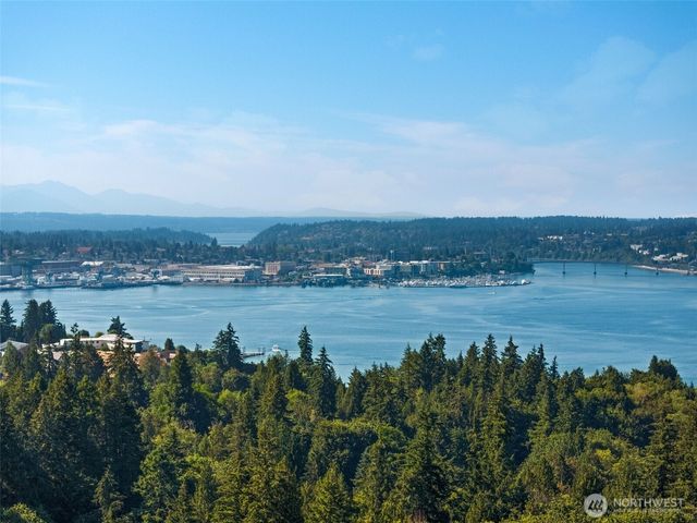 736 Freedom Court SE, Port Orchard, WA 98366