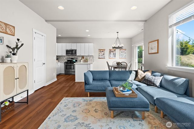 736 Freedom Court SE, Port Orchard, WA 98366