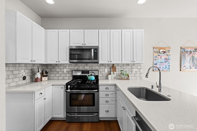 736 Freedom Court SE, Port Orchard, WA 98366