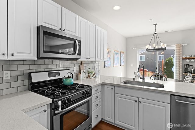 736 Freedom Court SE, Port Orchard, WA 98366