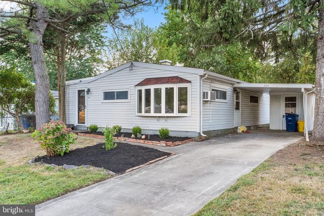 223 RUTH AVE, Maple Shade, NJ 08052