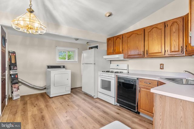 223 RUTH AVE, Maple Shade, NJ 08052