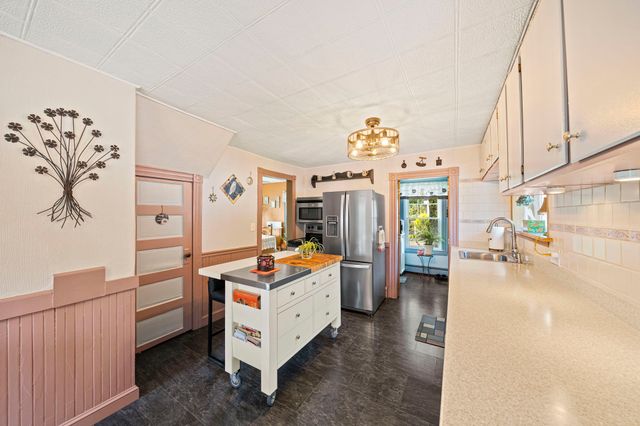 19 Hayward Ave, Brockton, MA 02301