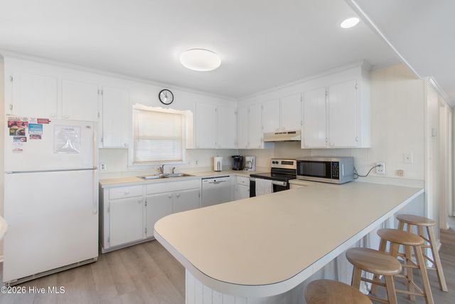 305 Sand Dune Lane, Supply, NC 28462