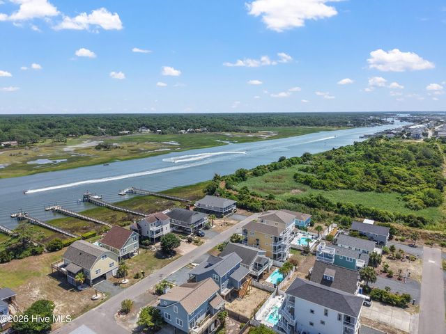 305 Sand Dune Lane, Supply, NC 28462