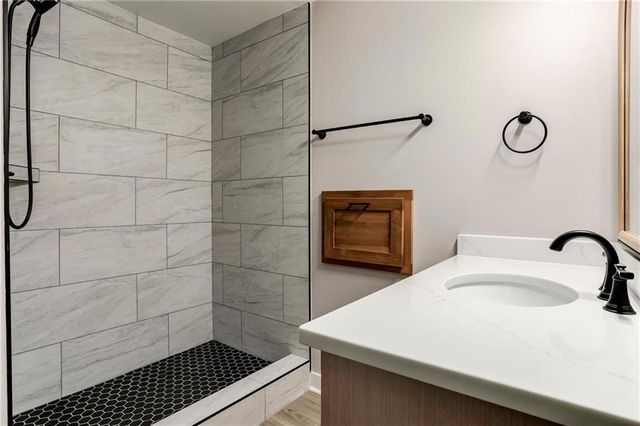 6906 Brownridge Drive, Shawnee, KS 66218