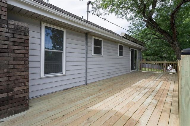 6906 Brownridge Drive, Shawnee, KS 66218