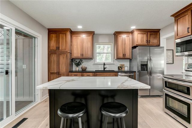 6906 Brownridge Drive, Shawnee, KS 66218