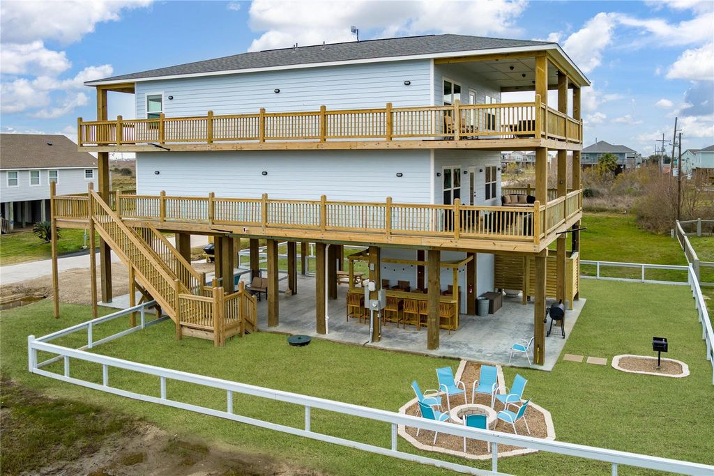 924 Melody Lane, Crystal Beach, TX 77650