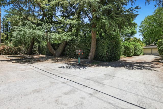 4550 N College Avenue, Fresno, CA 93704