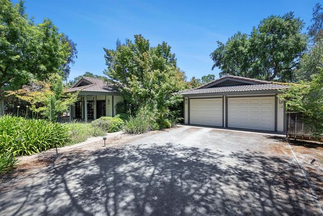 4550 N College Avenue, Fresno, CA 93704