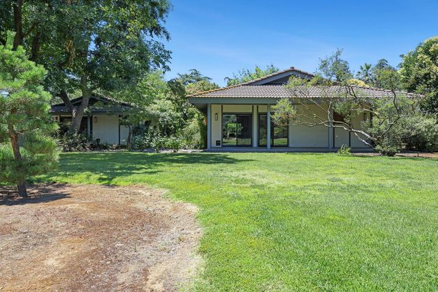 4550 N College Avenue, Fresno, CA 93704