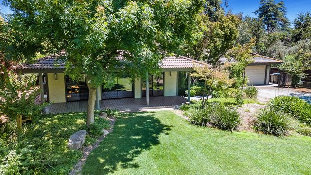 4550 N College Avenue, Fresno, CA 93704