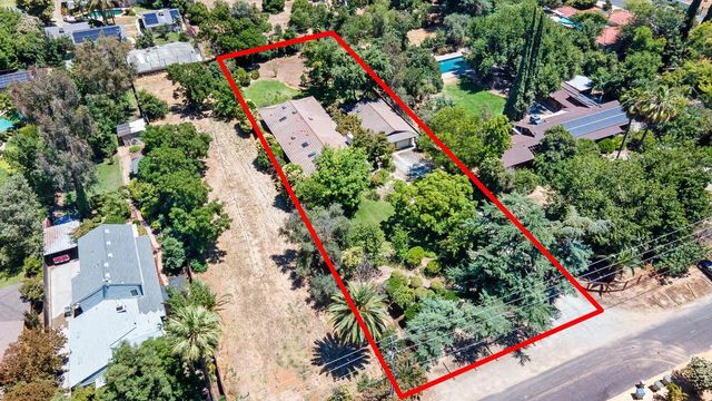 4550 N College Avenue, Fresno, CA 93704