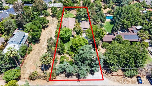 4550 N College Avenue, Fresno, CA 93704