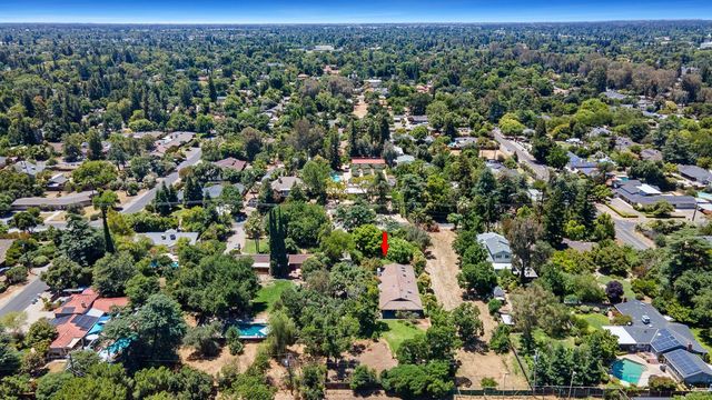 4550 N College Avenue, Fresno, CA 93704