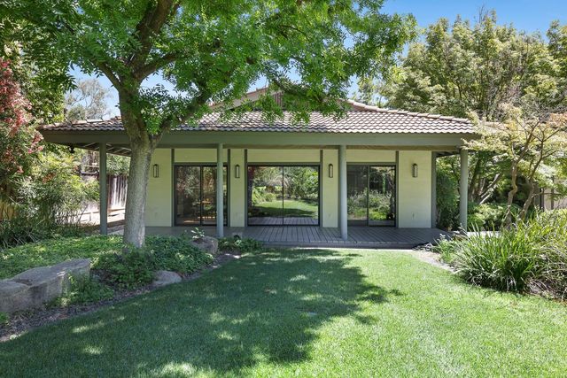 4550 N College Avenue, Fresno, CA 93704