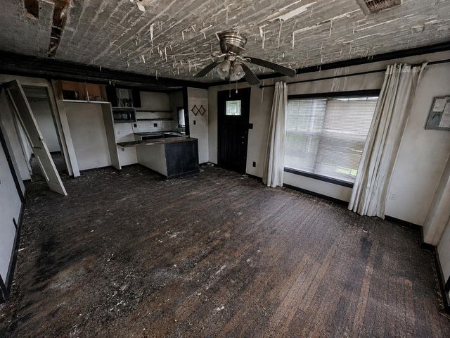 613 E Wilkins Street, Angleton, TX 77515