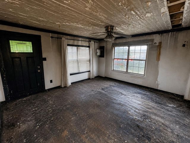 613 E Wilkins Street, Angleton, TX 77515