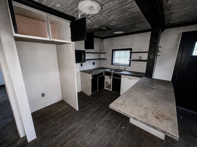 613 E Wilkins Street, Angleton, TX 77515