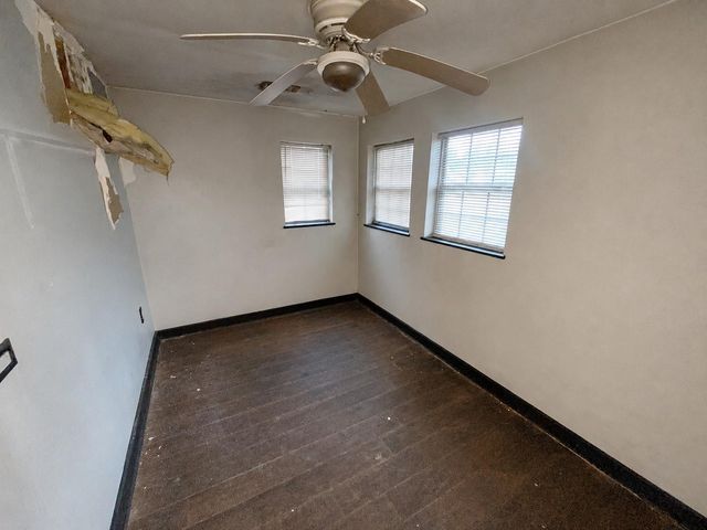613 E Wilkins Street, Angleton, TX 77515