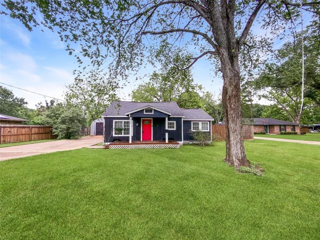 613 E Wilkins Street, Angleton, TX 77515