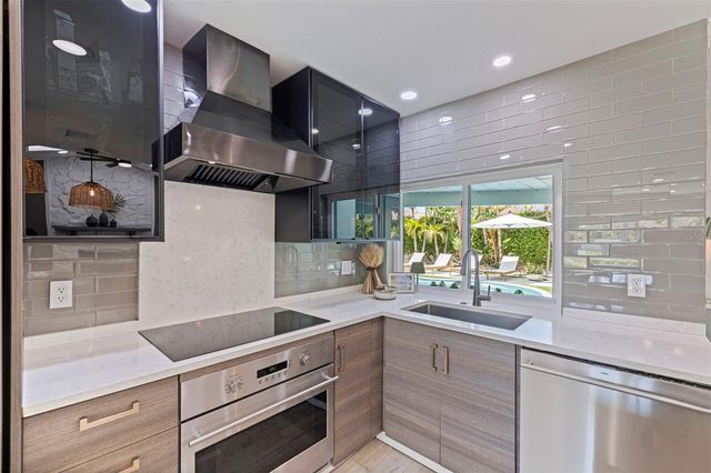 7108 PELICAN ISLAND DRIVE, Tampa, FL 33634