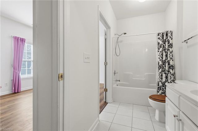 6941 Hanesbrook Circle 204, Clemmons, NC 27012