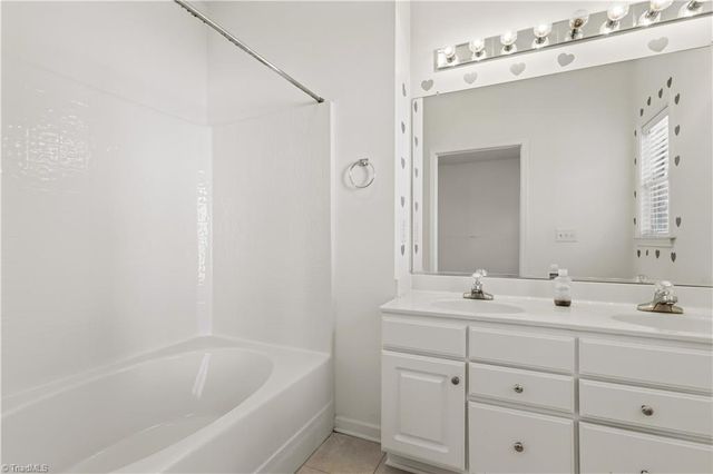 6941 Hanesbrook Circle 204, Clemmons, NC 27012