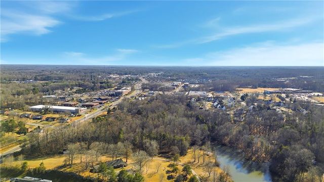 6941 Hanesbrook Circle 204, Clemmons, NC 27012