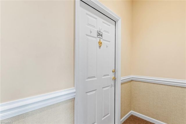 6941 Hanesbrook Circle 204, Clemmons, NC 27012