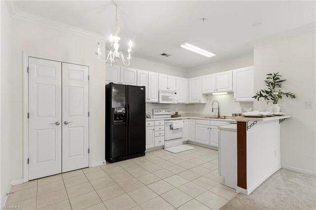 6941 Hanesbrook Circle 204, Clemmons, NC 27012