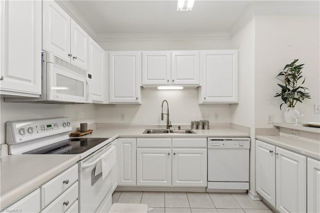 6941 Hanesbrook Circle 204, Clemmons, NC 27012