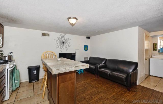 5234 Roswell, San Diego, CA 92114