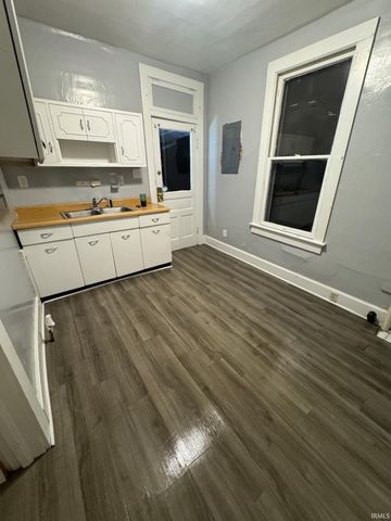 1820 E illinois Street, Evansville, IN 47711