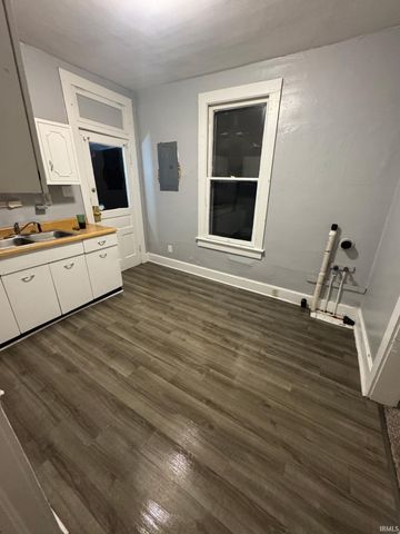 1820 E illinois Street, Evansville, IN 47711