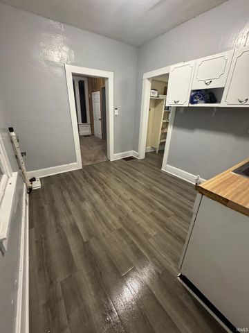 1820 E illinois Street, Evansville, IN 47711