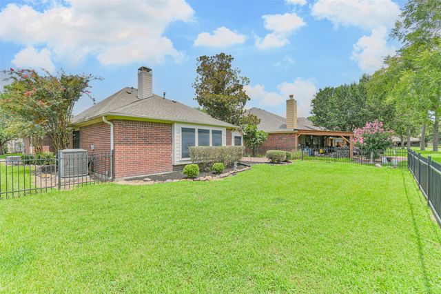 7718 Trophy Place Drive, Humble, TX 77346