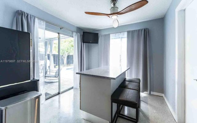 6680 NW 24th Pl, Sunrise, FL 33313