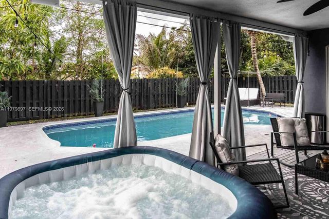 6680 NW 24th Pl, Sunrise, FL 33313