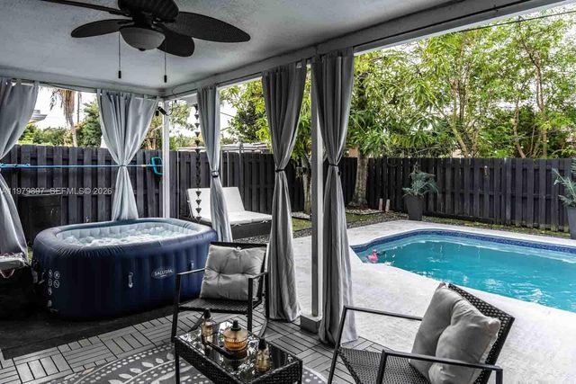 6680 NW 24th Pl, Sunrise, FL 33313