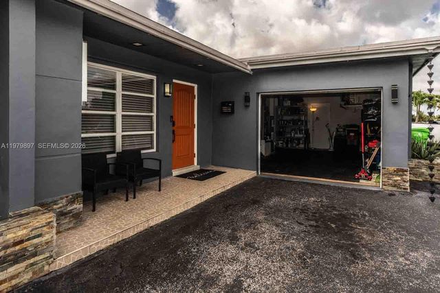 6680 NW 24th Pl, Sunrise, FL 33313