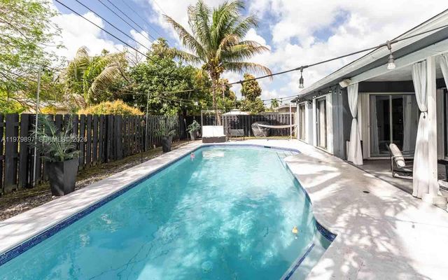 6680 NW 24th Pl, Sunrise, FL 33313