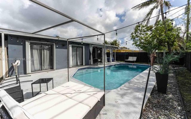 6680 NW 24th Pl, Sunrise, FL 33313