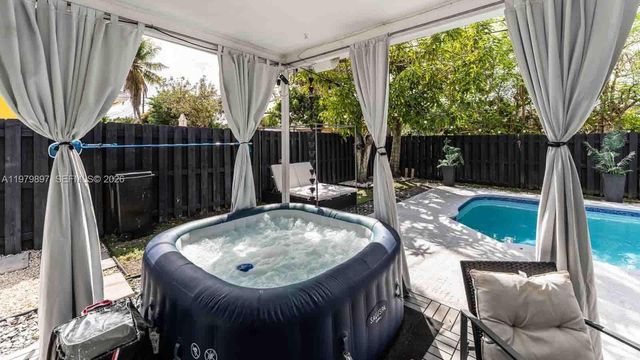 6680 NW 24th Pl, Sunrise, FL 33313