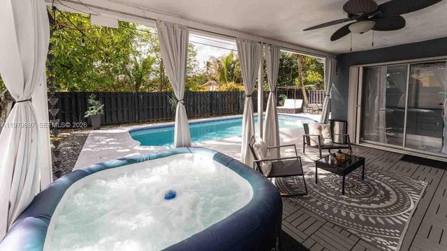 6680 NW 24th Pl, Sunrise, FL 33313