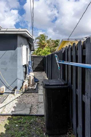 6680 NW 24th Pl, Sunrise, FL 33313